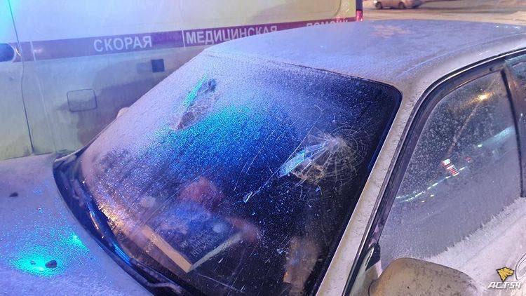 Фото Два человека пострадали в ночном ДТП в Новосибирске 3